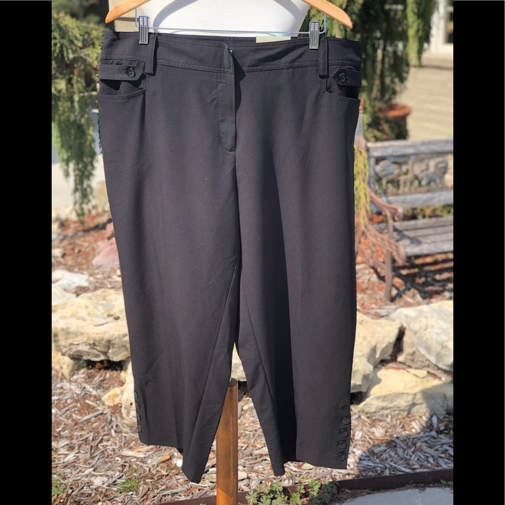 NWT size 18 Dressbarn black slim leg crop pants
